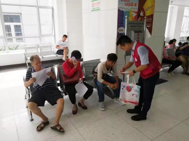 捐献热血践初心 心系地贫解民忧 ——海南省血液中心开展“不忘初心、牢记使命”主题教育系列活动