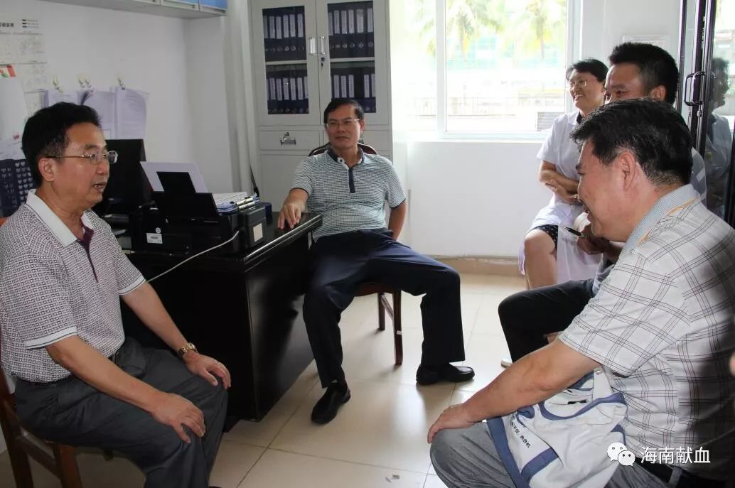 海南省血液中心副主任李儒焕到儋州开展调研指导工作