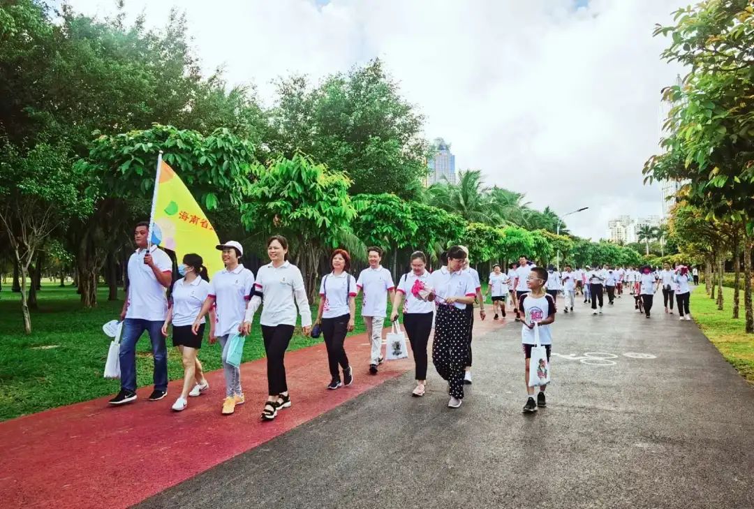 “我健康、我快乐”———海南省血液中心积极参与省直机关万人健步走活动