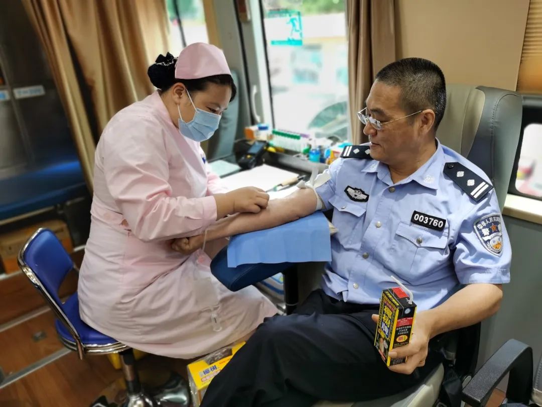 忠诚为民献爱心 滴滴热血铸警魂  ——海南省公安系统组织开展无偿献血活动