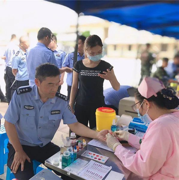 忠诚为民献爱心 滴滴热血铸警魂  ——海南省公安系统组织开展无偿献血活动