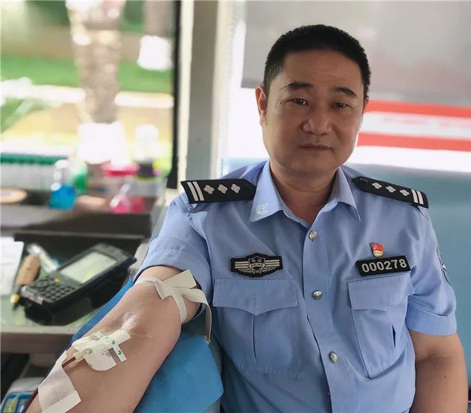 忠诚为民献爱心 滴滴热血铸警魂  ——海南省公安系统组织开展无偿献血活动