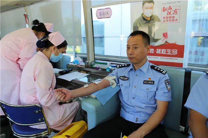 忠诚为民献爱心 滴滴热血铸警魂  ——海南省公安系统组织开展无偿献血活动