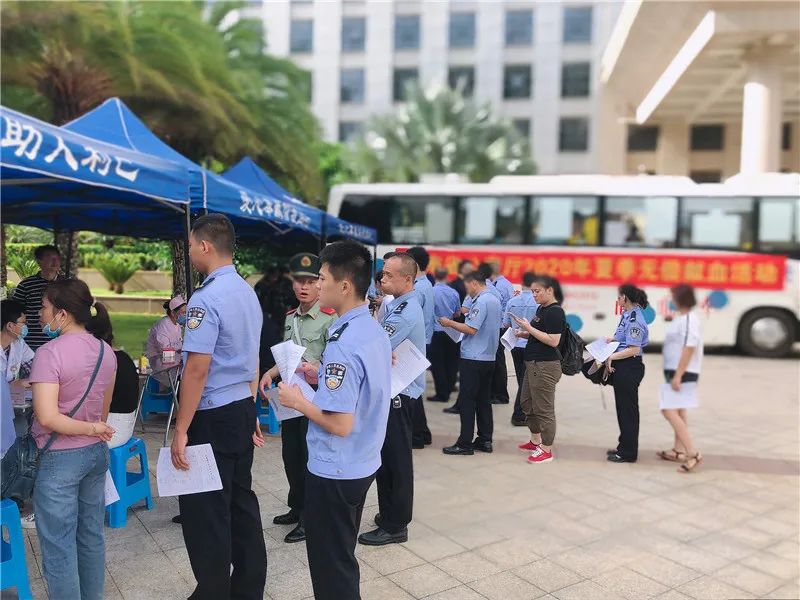 忠诚为民献爱心 滴滴热血铸警魂  ——海南省公安系统组织开展无偿献血活动