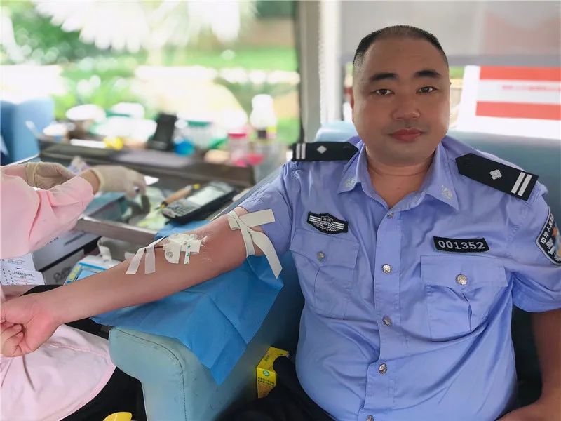 忠诚为民献爱心 滴滴热血铸警魂  ——海南省公安系统组织开展无偿献血活动