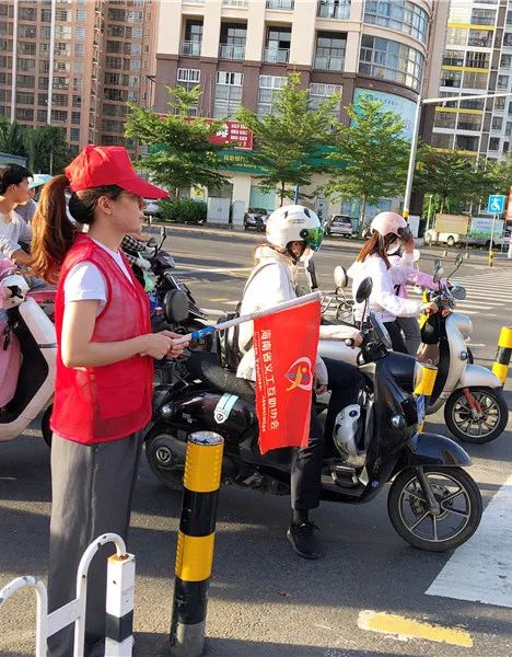 省血液中心开展“我为加快推进海南自由贸易港建设作贡献”党员志愿服务活动