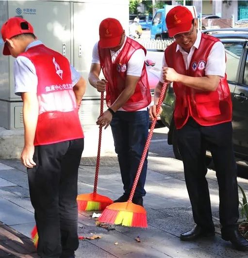 省血液中心开展“我为加快推进海南自由贸易港建设作贡献”党员志愿服务活动