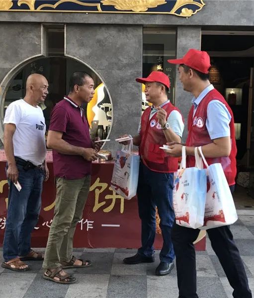 省血液中心开展“我为加快推进海南自由贸易港建设作贡献”党员志愿服务活动