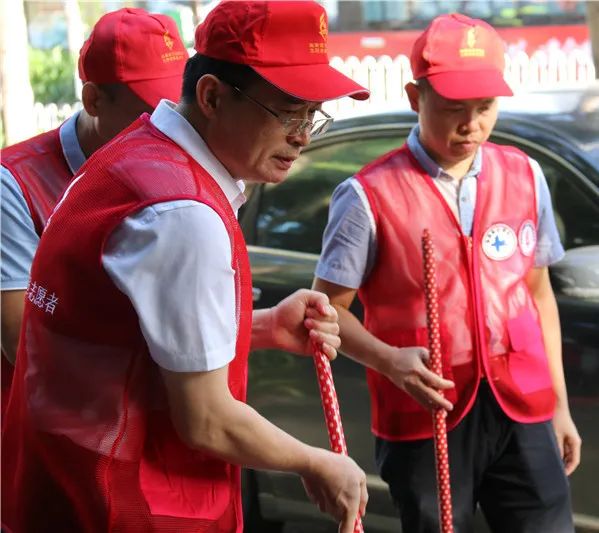 省血液中心开展“我为加快推进海南自由贸易港建设作贡献”党员志愿服务活动