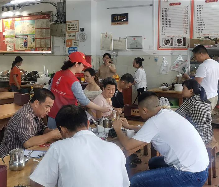 省血液中心开展“我为加快推进海南自由贸易港建设作贡献”党员志愿服务活动