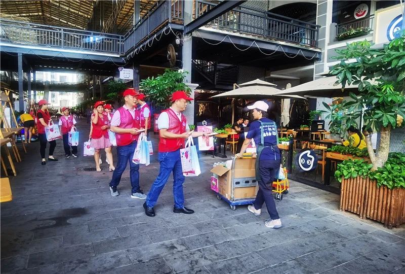 省血液中心开展“我为加快推进海南自由贸易港建设作贡献”党员志愿服务活动