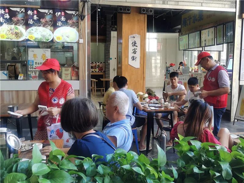 省血液中心开展“我为加快推进海南自由贸易港建设作贡献”党员志愿服务活动