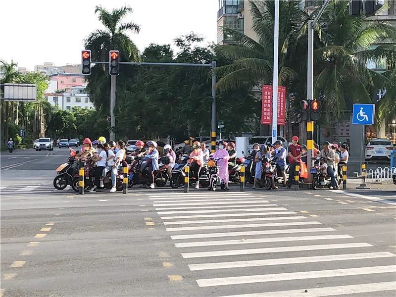 省血液中心开展“我为加快推进海南自由贸易港建设作贡献”党员志愿服务活动