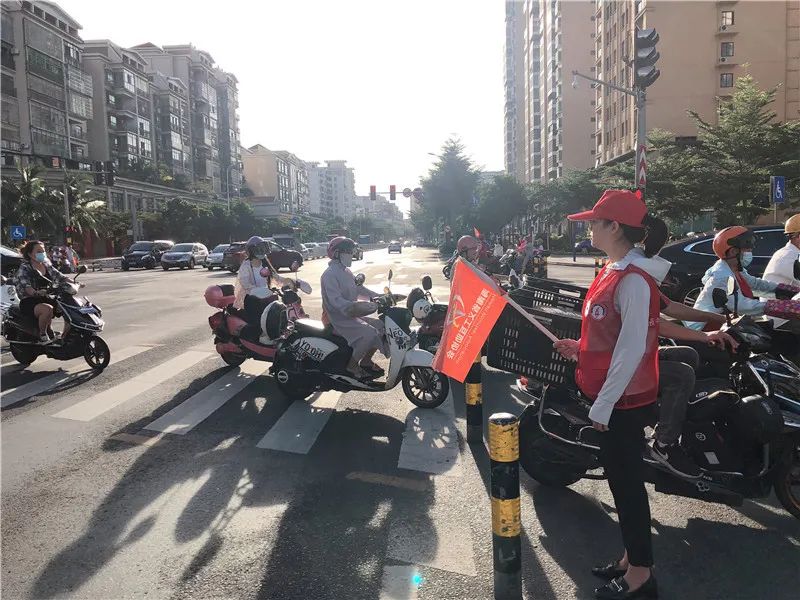 省血液中心开展“我为加快推进海南自由贸易港建设作贡献”党员志愿服务活动