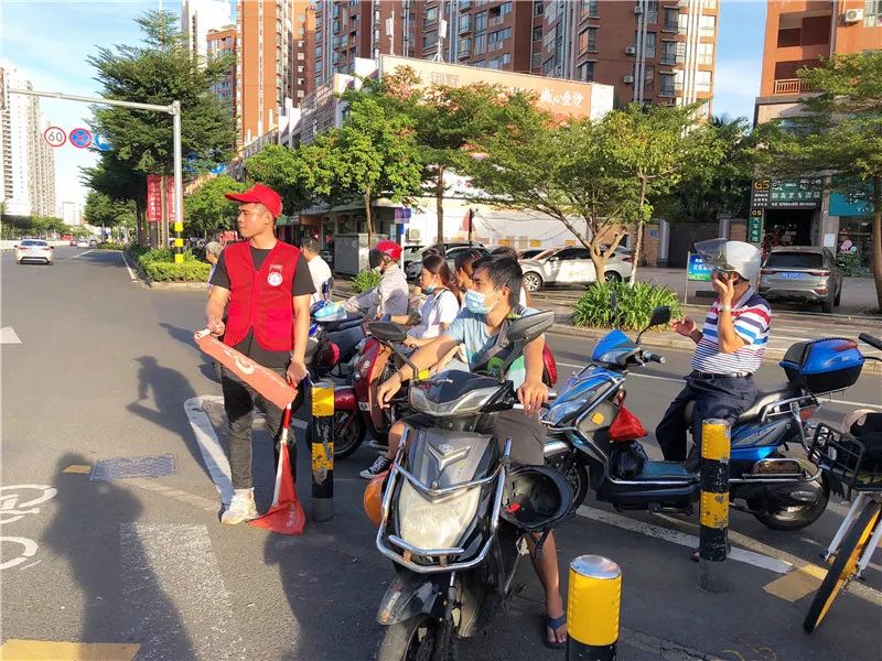 省血液中心开展“我为加快推进海南自由贸易港建设作贡献”党员志愿服务活动