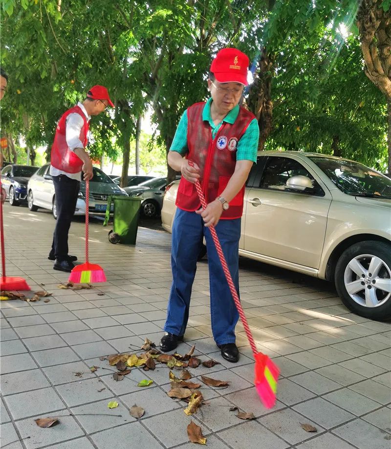 省血液中心开展“我为加快推进海南自由贸易港建设作贡献”党员志愿服务活动