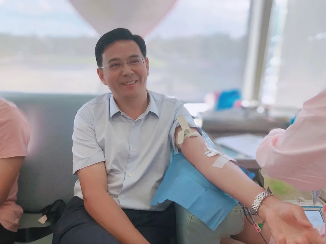 心连心 献爱心——海南医学院第二附属医院开展无偿献血活动