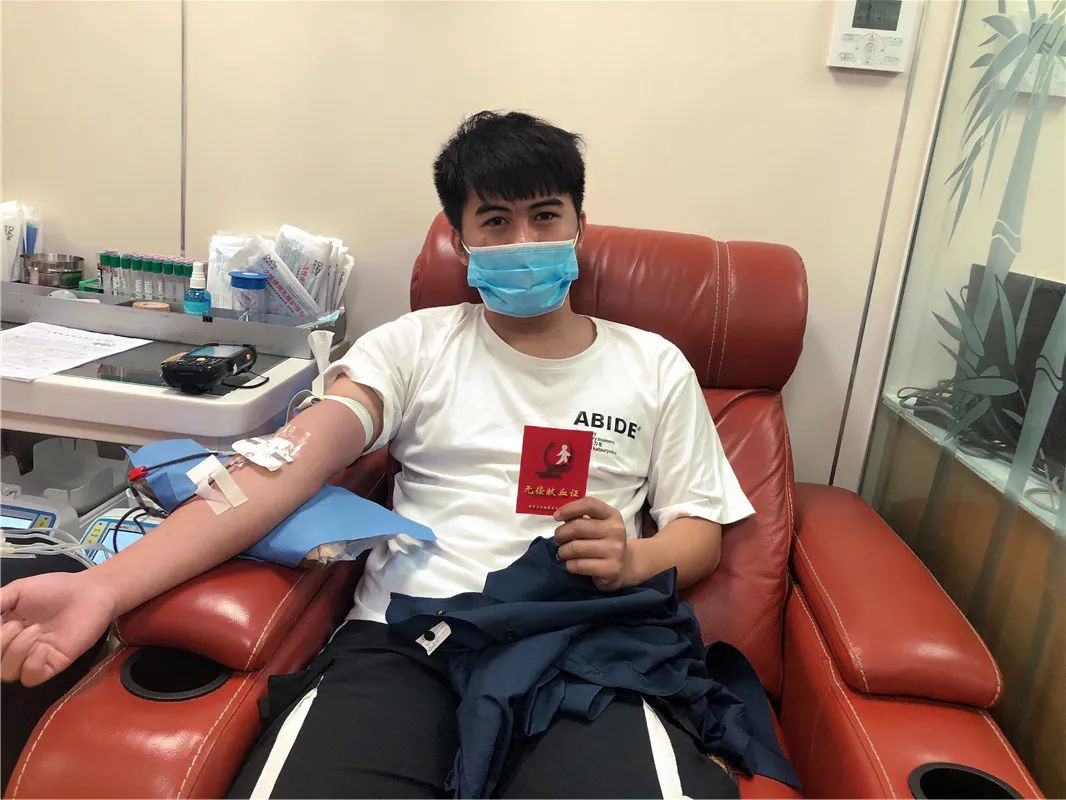 热血救助生命 爱心汇聚力量——海经贸学子献血救同窗