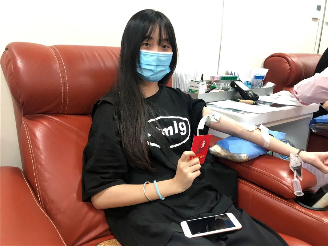 热血救助生命 爱心汇聚力量——海经贸学子献血救同窗