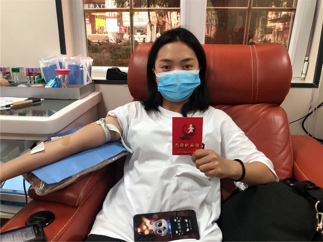 热血救助生命 爱心汇聚力量——海经贸学子献血救同窗