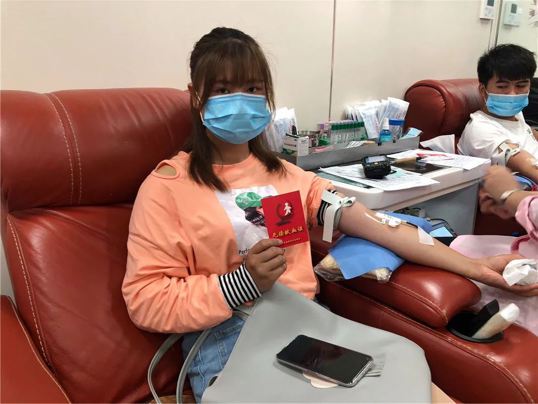 热血救助生命 爱心汇聚力量——海经贸学子献血救同窗