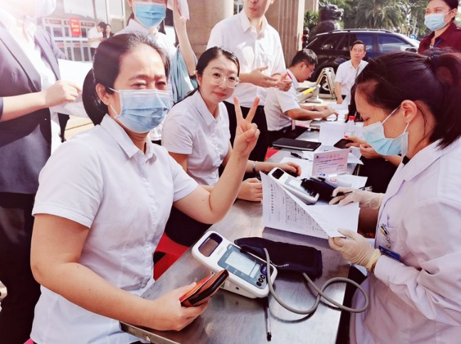 “行庆献热血 华夏有真情” ——华夏银行海口分行5周年行庆爱心献血活动