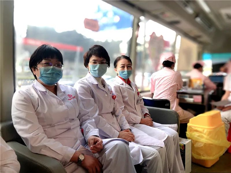 用爱心守护生命的摇篮——海南现代妇婴医院开展无偿献血活动
