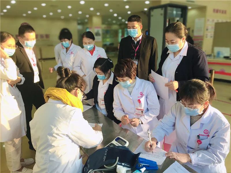 用爱心守护生命的摇篮——海南现代妇婴医院开展无偿献血活动