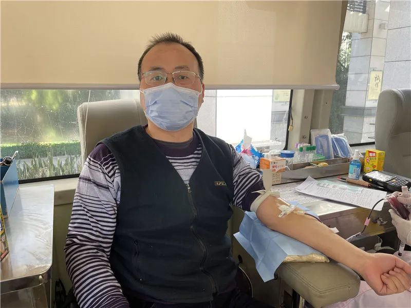 寒冬中,他们用温暖守护一座城