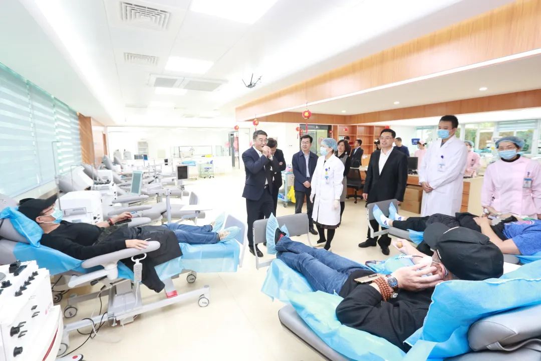 海南省卫生健康委员会主任周长强大年初一慰问广大无偿献血工作者并致以节日的祝福