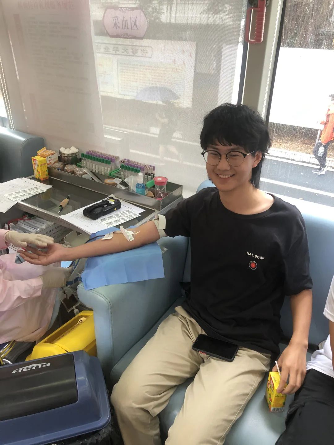 热血奉献 青春飞扬