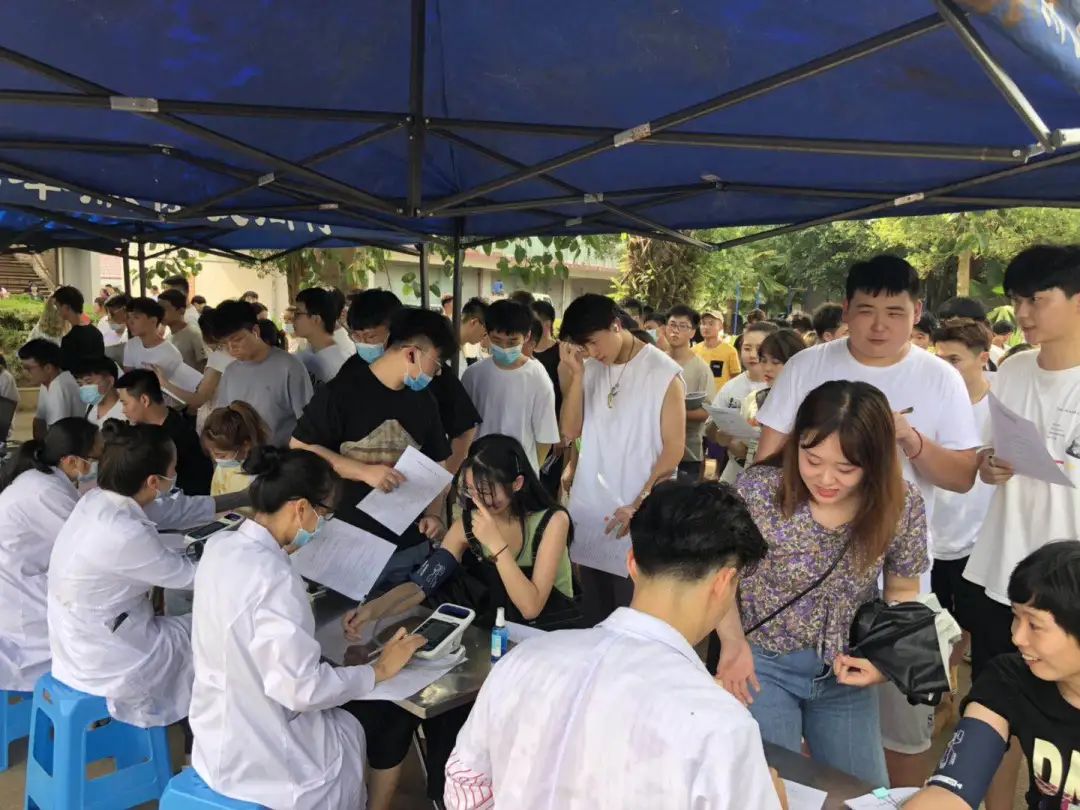 热血奉献 青春飞扬