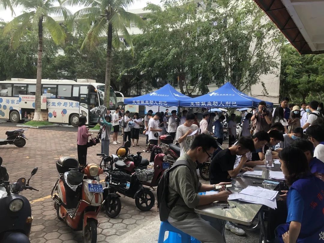 热血奉献 青春飞扬