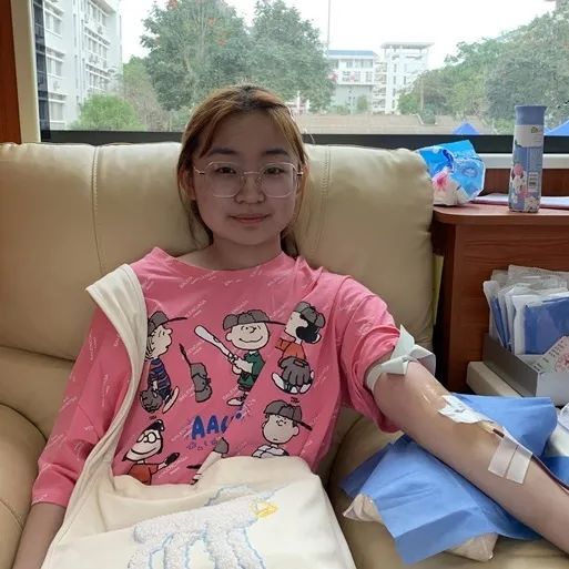 热血奉献 青春飞扬