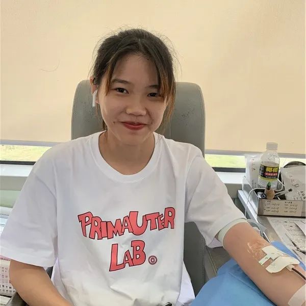 热血奉献 青春飞扬