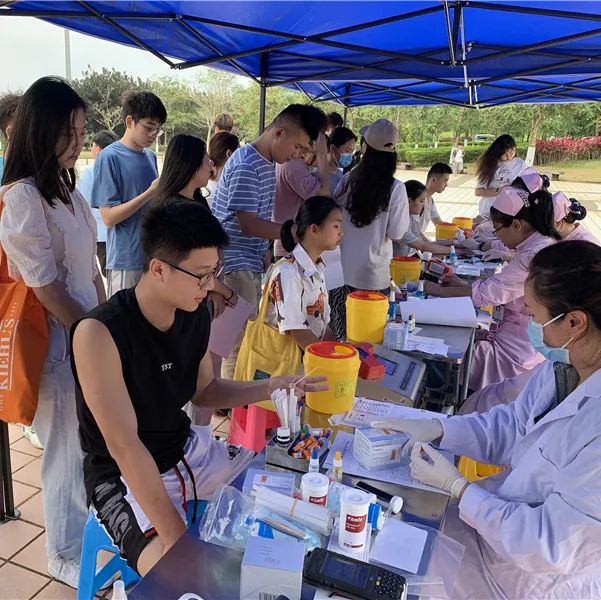 热血奉献 青春飞扬