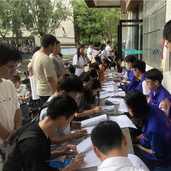 热血奉献 青春飞扬