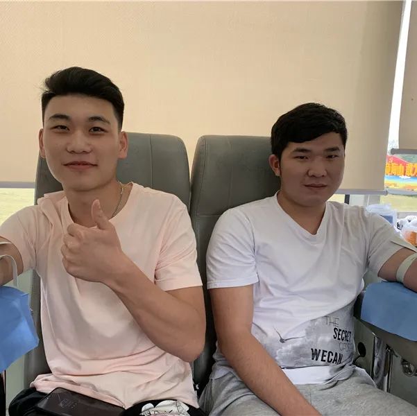 热血奉献 青春飞扬