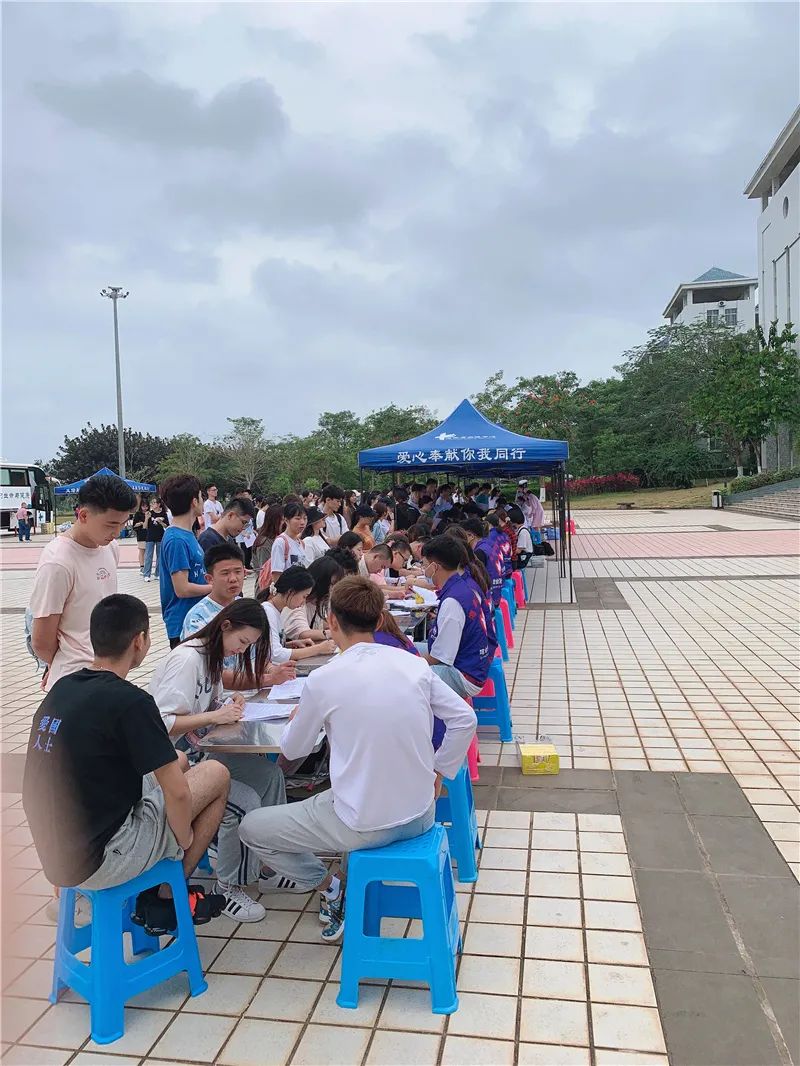 热血奉献 青春飞扬