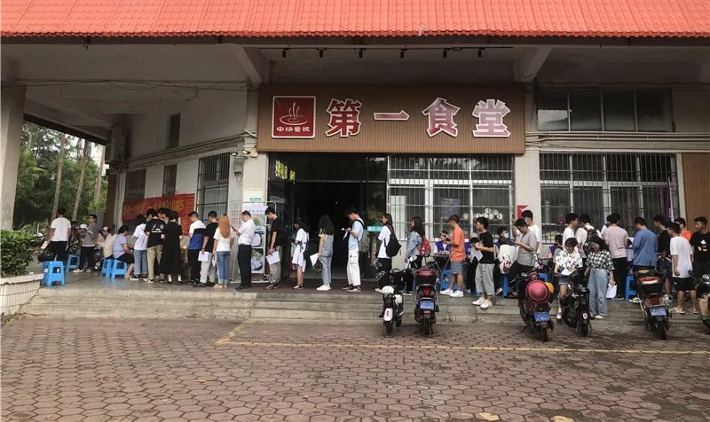 热血奉献 青春飞扬