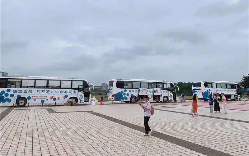 热血奉献 青春飞扬