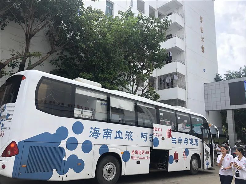 热血奉献 青春飞扬