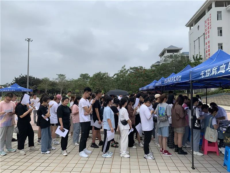 热血奉献 青春飞扬