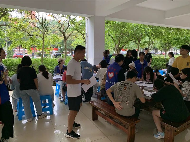 热血奉献 青春飞扬