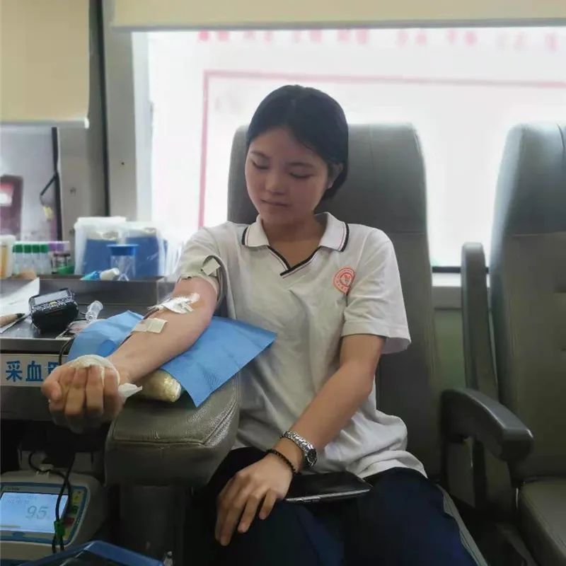 热血奉献 青春飞扬