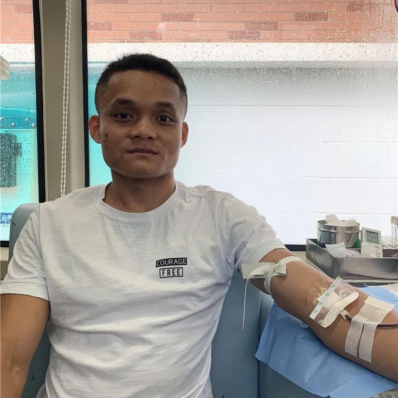 热血奉献 青春飞扬