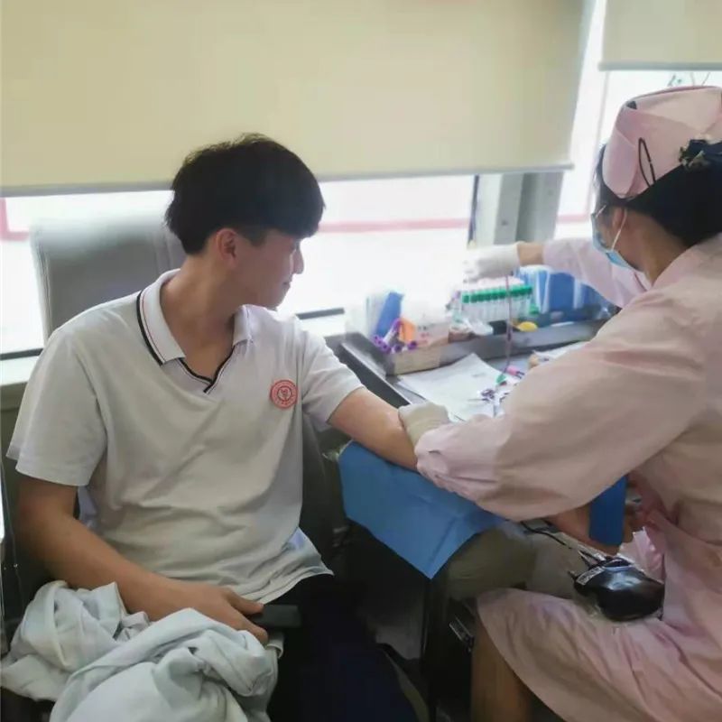 热血奉献 青春飞扬