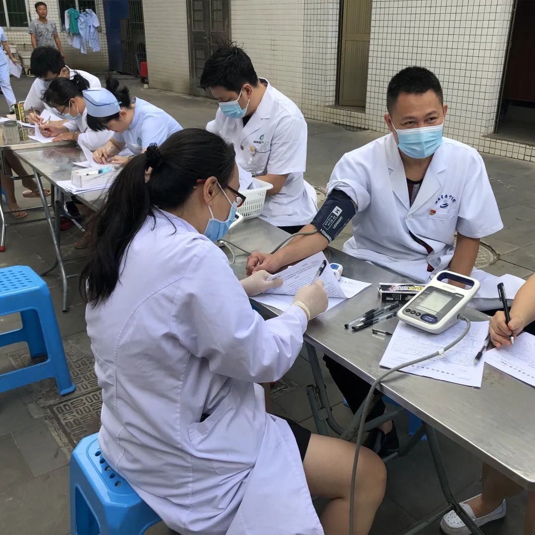 点滴奉献勇担当 医者挽袖筑爱心——海南省安宁医院、海南众智医疗投资有限公司组织开展献血活动