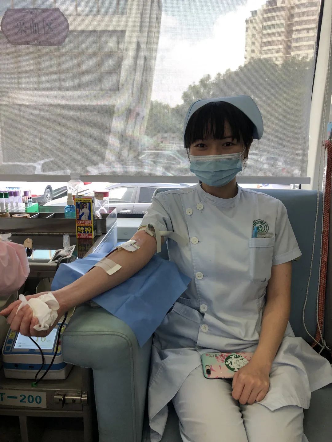点滴奉献勇担当 医者挽袖筑爱心——海南省安宁医院、海南众智医疗投资有限公司组织开展献血活动