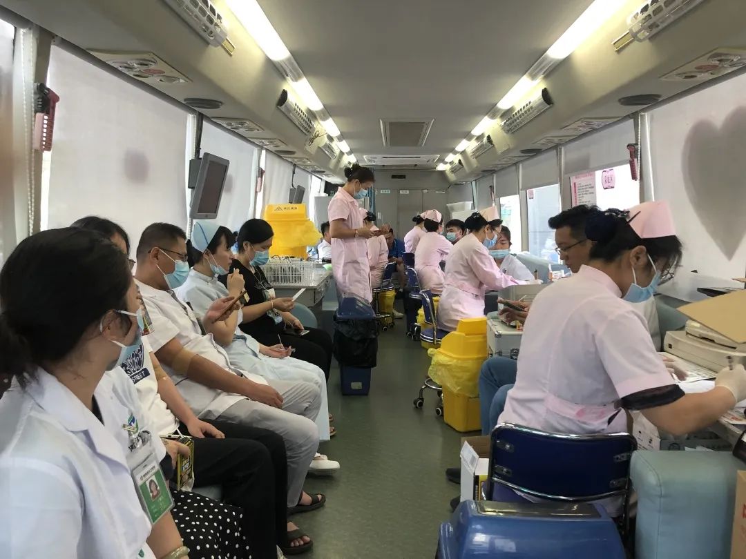 点滴奉献勇担当 医者挽袖筑爱心——海南省安宁医院、海南众智医疗投资有限公司组织开展献血活动